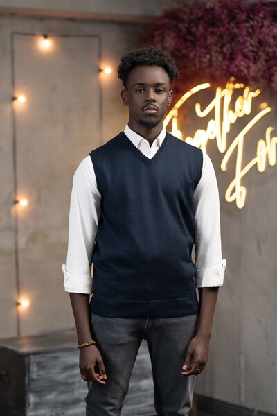 Woolen World V-Neck Regular Fit Wool Sleeveless Knitwear Sweater