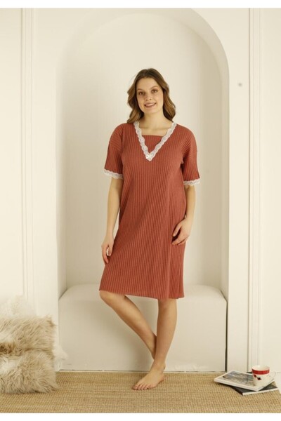 TOSKI Women's Pleated Dress with Lace at the Neck and Sleeves
