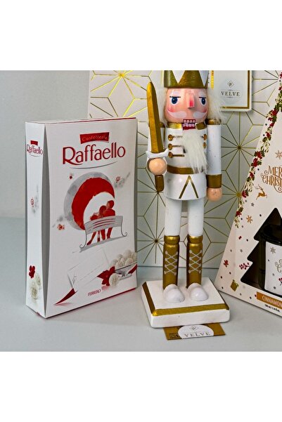 velve Christmas Delight package, with room freshener, Nutcracker decoration and Raffaello pralines