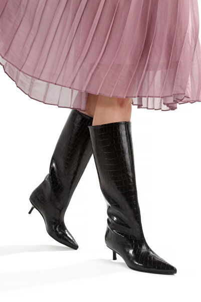 PİMORA Cizme negre din piele de crocodil cu vârf ascuțit, toc subțire de 5 cm