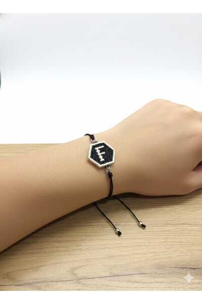 Takıcınız سوار ميوكي مكتوب عليه حرف