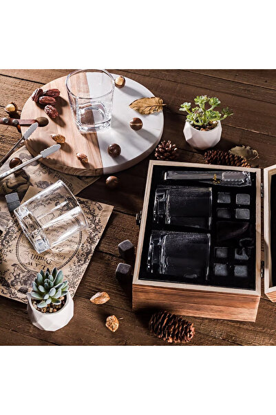 houseofgifts Whiskey glass gift set – 2 glasses in an elegant wooden box