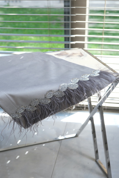 Leoinart Dark Gray Tasseled Runner