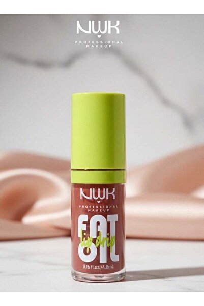 NWK ملمع شفاه احترافي