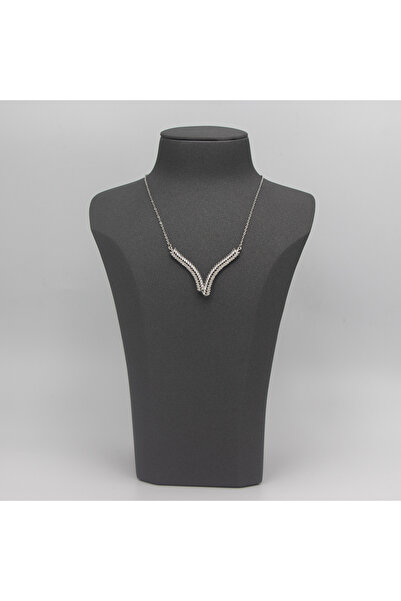 Generic A luxurious silver set adorned with zircon – an elegant design that catches the eye