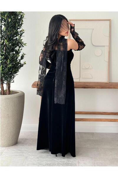1186359 Velvet dress with lace