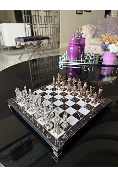 POLO BLUE مجموعة شطرنج معدنية من البرونز والفضة من تروفا – لوحة منقوشة بالرخام مقاس 25 × 25 سم