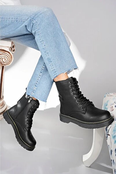 Ozzo Woman Martinez modeli ince taban bağcıklı kadın postal