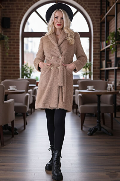 Feminist Şal Yaka Çift Cepli Düğme Kapamalı Kemerli Peluş Kaban Bej 0108088