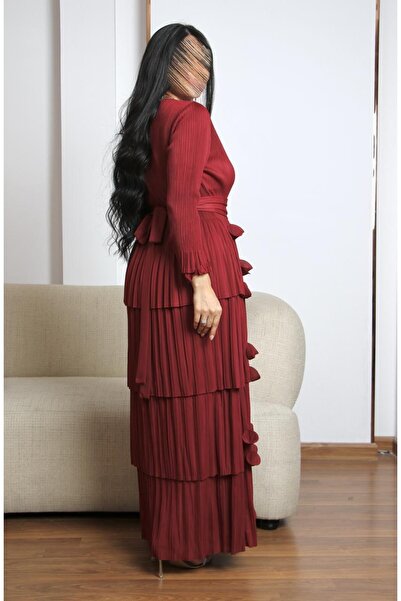 SELSAL A dress with soft petal layers