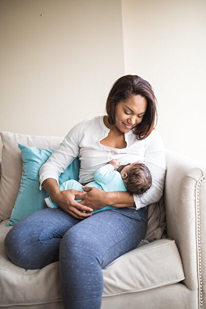 Lansinoh Stay Dry Disposable Nursing Pads, 100 Count, White