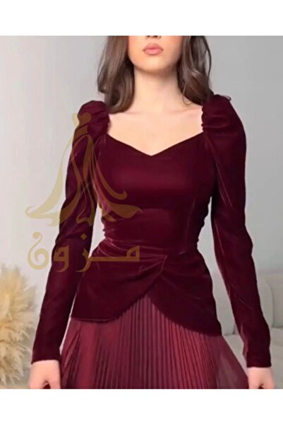 FAKHM AL SAWAR A beautiful and very elegant burgundy velvet dress