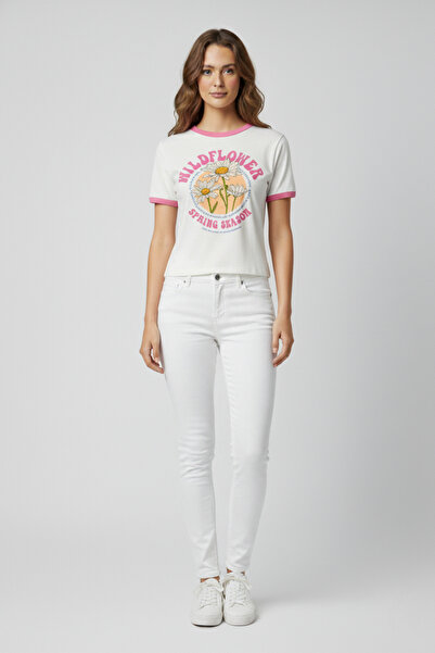buğrahayalin White Flower Printed Pink Rib Detailed Women's T-Shirt