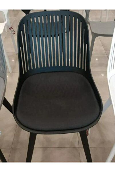 BEC13 Modern slatted chair for contemporary rooms