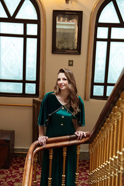 HELİS BUTİK Σμαραγδένιο βελούδινο φόρεμα με λεπτομέρεια από κάπα και πέτρινα κουμπιά