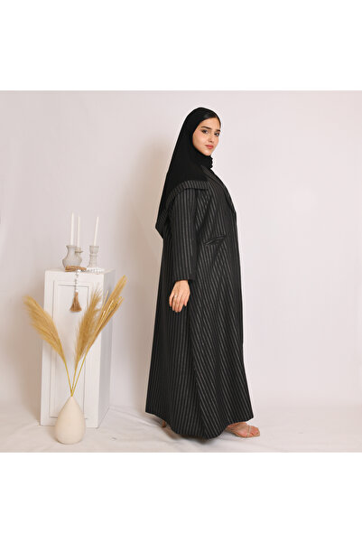 HAWRAA ABAYA بليزر بقصة ربع كلوش بقماش مخطط مع بطانة داخلية وكتفايات
