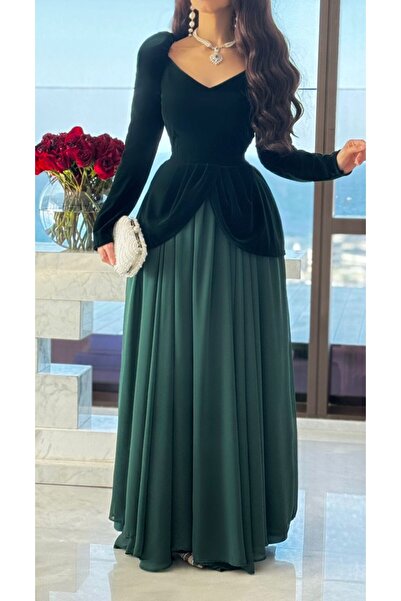 Riva A long and elegant evening dress that combines felt and georgette fabric.