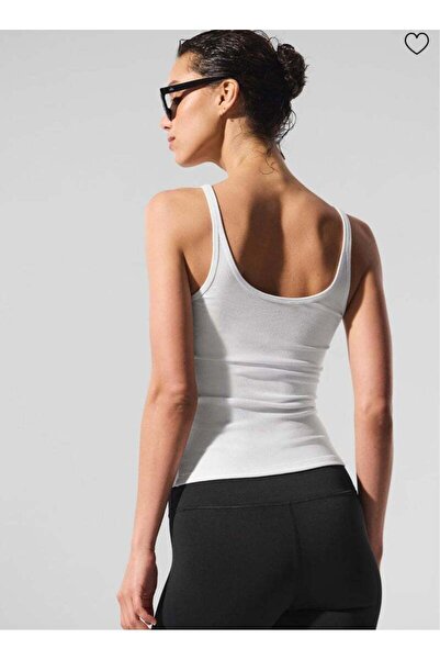 Alo Basic Tank Top - Essential for Daily Slim Fit Layering & Outerwear, Comfortable and Breathable