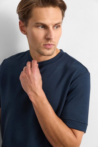 Back And Bond Navy Blue Regular Fit Crew Neck T-Shirt