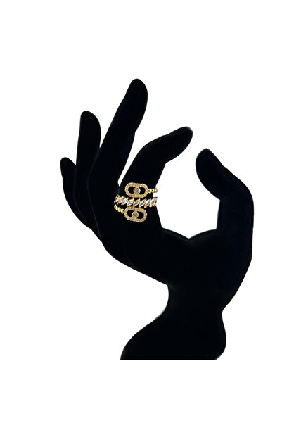 burjalmodah A luxurious gold ring studded with sparkling stones