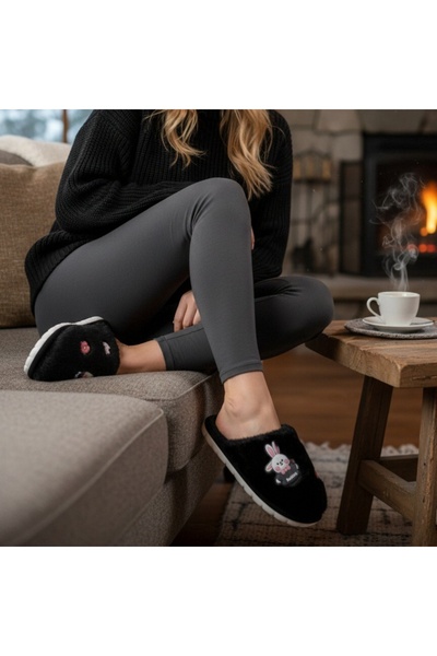 OEM Fluffy, warm and relaxing house slippers, stylish, cheerful and unique slippers, for women, L689