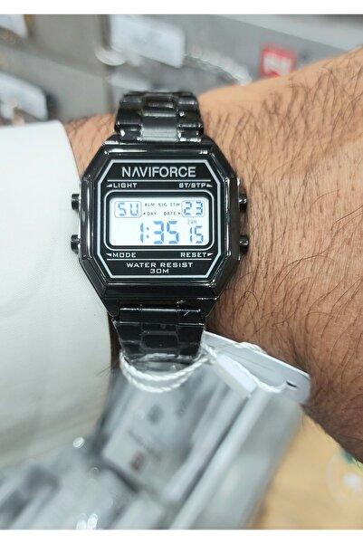 Naviforce Navrus digital watch: elegant and sophisticated, water-resistant and rust-resistant.