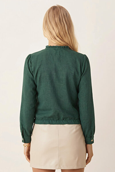 armonika Γυναικεία μπλούζα με λαιμόκοψη σε σχήμα V σε σκούρο πράσινο χρώμα με λεπτομέρεια πλισέ και ελαστική μέση με μανσέτες ARM-26K001020