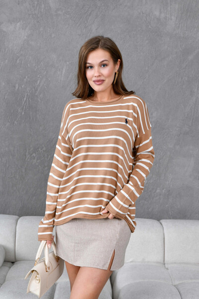 Park Karon Women's Crew Neck Striped Embroidery Detail Oversized Knitwear Sweater