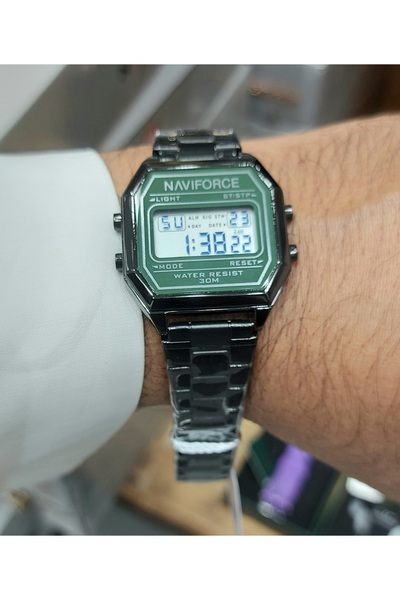 Naviforce Navrus digital watch: elegant and sophisticated, water-resistant and rust-resistant.