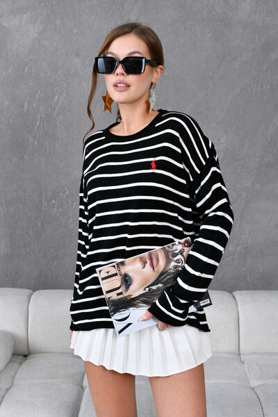 Park Karon Women's Crew Neck Striped Embroidery Detail Oversized Knitwear Sweater