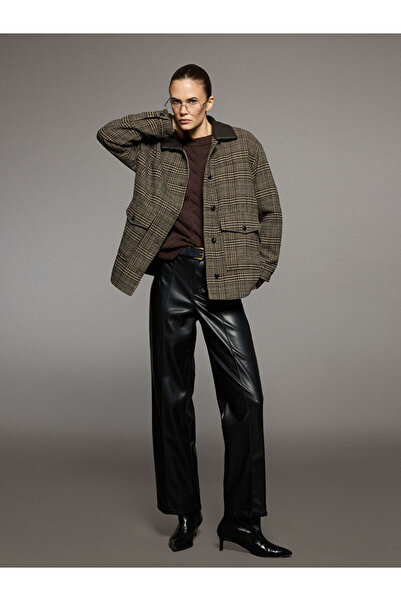 LC Waikiki Черни дамски панталони с стандартна кройка и кожен вид