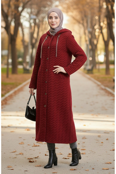 sefamerve Ριγέ καπιτονέ παλτό με λεπτομέρεια αλυσίδας 0217-03 Βουργουνδία