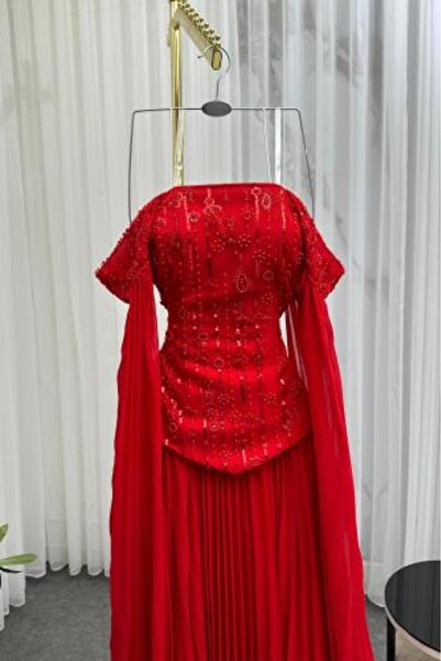 007 Evening dress with luxurious embroidery