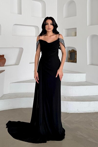 Serica Moda Siyah İp Askılı Omzu Taş Detaylı Yırtmaçlı Abiye Elbise