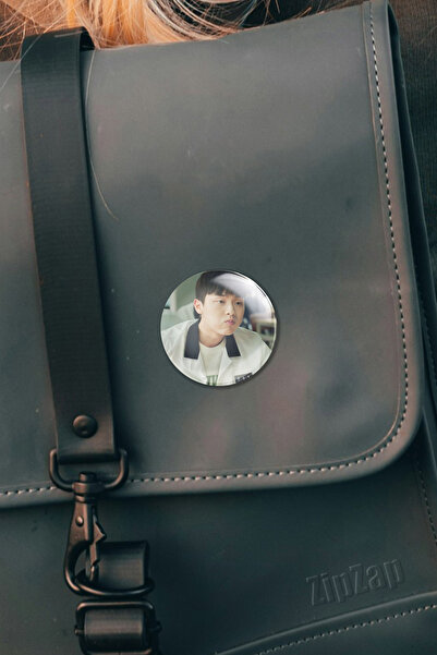 ZipZap مجموعة شارات زينة للحقائب بتصميم زر ضغط (1 قطعة) لشخصية الأبطال الضعيفة آنه سو-هو (تشوي هيون-ووك)