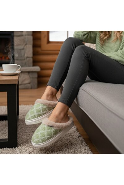 OEM Fluffy, warm and relaxing house slippers, stylish, cheerful and unique sl...