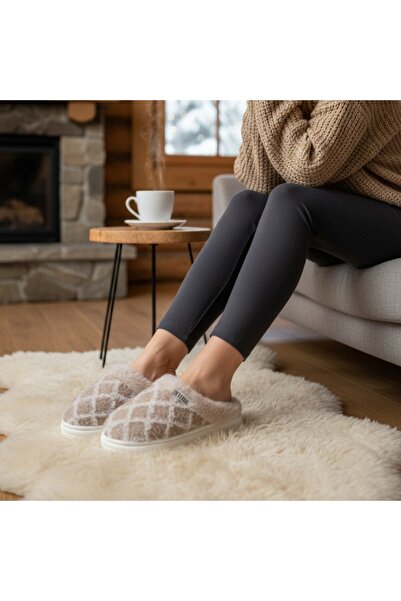OEM Fluffy, warm and relaxing house slippers, stylish, cheerful and unique slippers, for women, L711