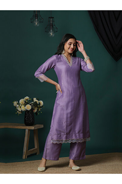 Globus By Styli طقم كورتا مطرزة باللون الأرجواني الفضي بفتحة رقبة على شكل حرف...