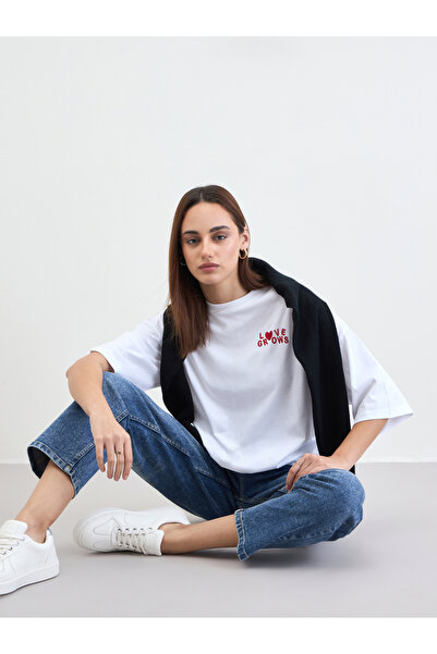 Styli White Slogan Oversized T-Shirt with 3/4 Sleeves