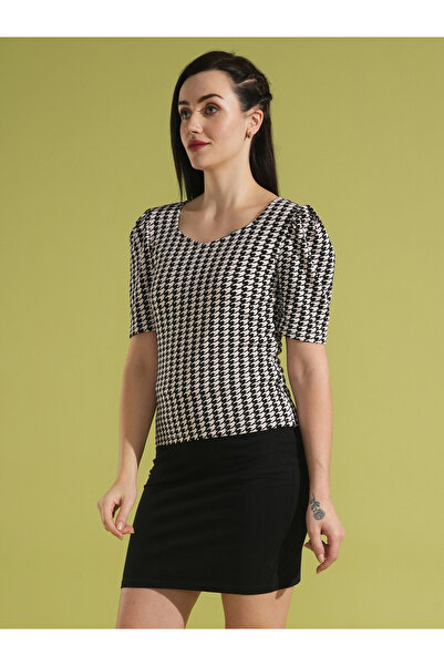 Globus By Styli Black Houndstooth Print Sweetheart Neck Top