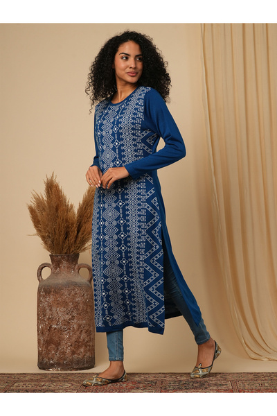 Globus By Styli Weave Knitted Loose Fit Calf Length Winter Wear Kurta
