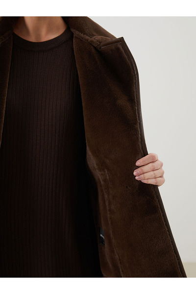 LC Waikiki Γυναικείο παλτό εφέ δέρματος με γιακά από γούνα σε καφέ χρώμα