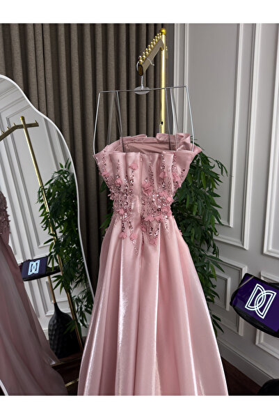 ADORA Barbie evening dress with embroidered lace, flared silhouette.