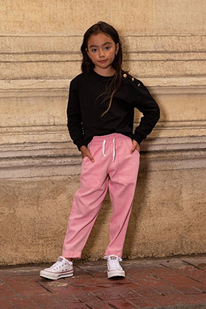 FOR YOU MODA Zweiteiliger rosa Gabardine-Hosenanzug mit Schulterknöpfen