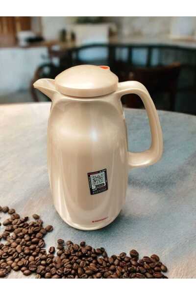 Alsaif Gallery A 1.5-liter thermos designed to keep drinks hot or cold for extended periods.