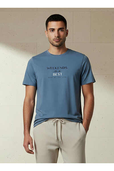 Iconic تي شيرت رجالي قصة ضيقة بأكمام قصيرة ورقبة دائرية وشعار مطبوع