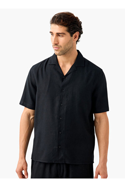 FAV قميص من مزيج الكتان بقصّة عادية وأكمام قصيرة