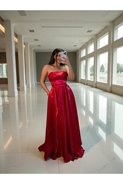 OLA Stella Hologram Saten Straplez Kırmızı Renk Abiye Elbise