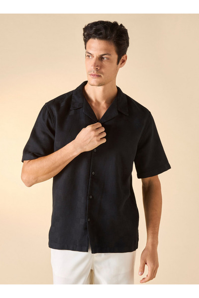 FAV قميص منقوش بقصّة عادية وأكمام قصيرة وياقة معسكر