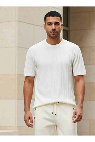 FAV تي شيرت رجالي محبوك بقصّة عادية ورقبة دائرية وأكمام قصيرة